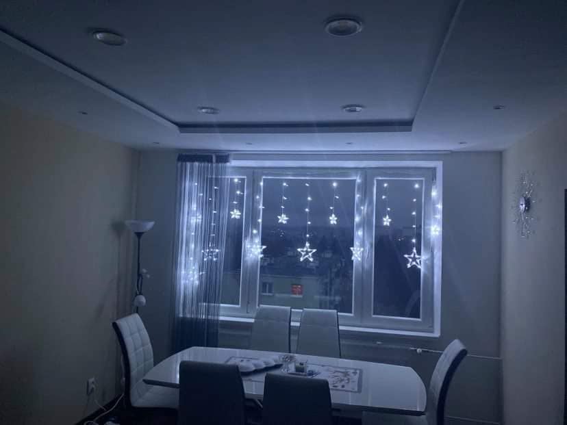 Vianočný LED svetelný záves – hviezdy studena biela